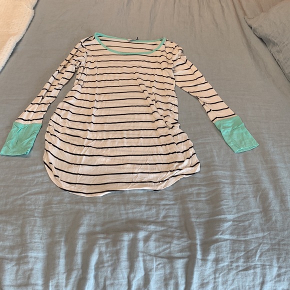 Bundle of 3 maternity tops sz medium - Picture 2 of 9